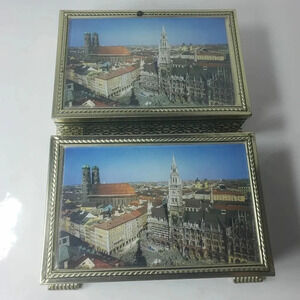 Vtg set of 2 Small  Footed Tins Green/Gold with Munich Germany Scene.